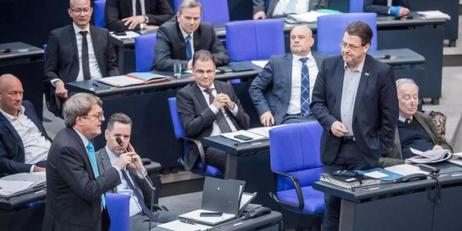 Zuletzt sass die AfD vom Platz des Bundestagspräsidenten aus gesehen ganz rechts, daneben die FDP - doch das wollen die Liberalen ändern. «Weil wir uns als Kraft der politischen Mitte sehen», wie es heisst. (Archivbild). Foto: Michael Kappeler/dpa