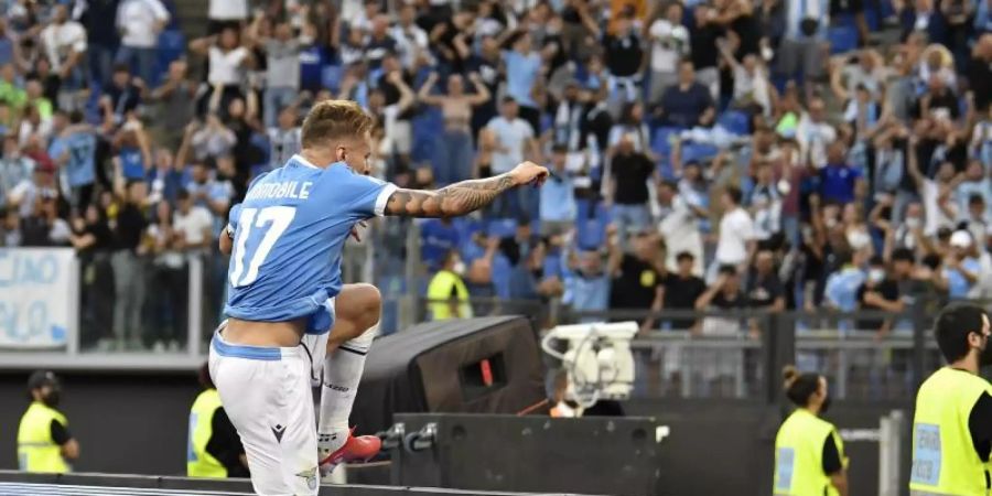 Lazio-Stürmer Ciro Immobile freut sich nach einem Treffer mit den Fans. Foto: Domenico Cippitelli/LPS via ZUMA Press Wire/dpa