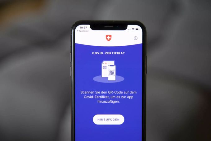 Die App für das digitale Covid-Zertifikat Schweiz wird auf einem Mobiltelefon angezeigt, am Mittwoch, 9. Juni 2021 in Bern. Coronavirus Zertifikat