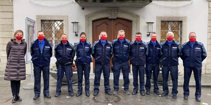 Die Beförderten und Stadträtin Suzanne Marclay-Merz, Daniel Ringier, Abteilungsleiter Sicherheit und Stefan Rosenberg, Leiter Sektion Stadtpolizei Sicherheit.