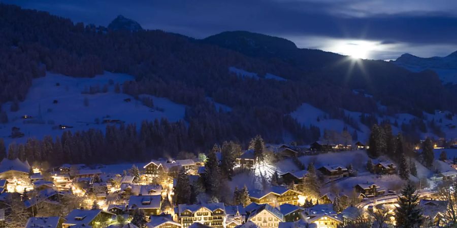 Der schöne Schein trügt: hinter den Fassaden der noblen Gstaader Chalets wurden Frauen jahrelang als billigste Putzsklavinnen ausgebeutet. Die Drahtzieher eines besonders grossen Falls kommen nun vor Gericht.