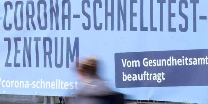 Die bundesweite Sieben-Tage-Inzidenz steigt erneut deutlich an. Foto: Bernd Weissbrod/dpa Die bundesweite Sieben-Tage-Inzidenz steigt erneut deutlich an. Foto: Bernd Weissbrod/dpa