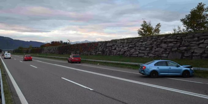 Es entstand Sachschaden von mehreren Tausend Franken. Unfall