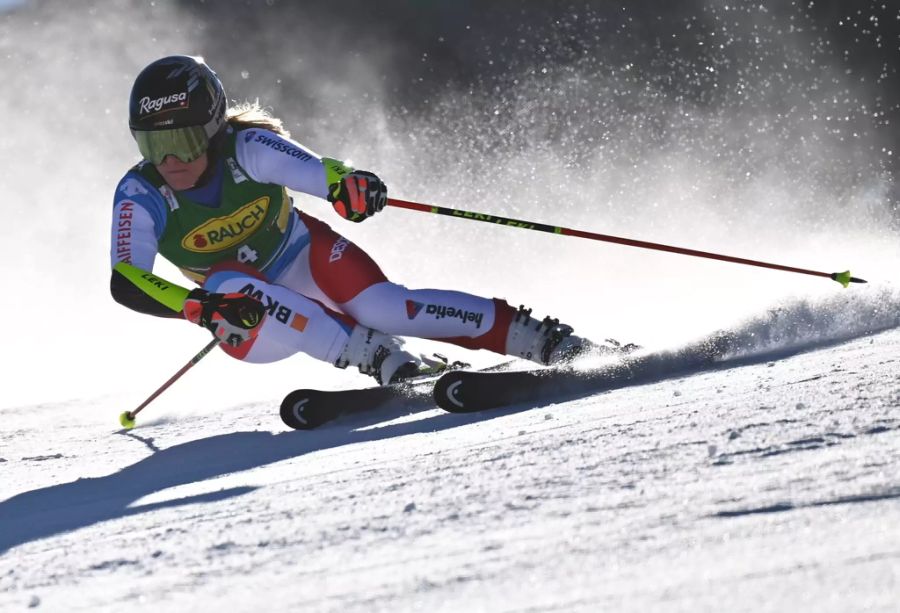 Lara Gut-Behrami grüsst nach Lauf eins von der Spitze.