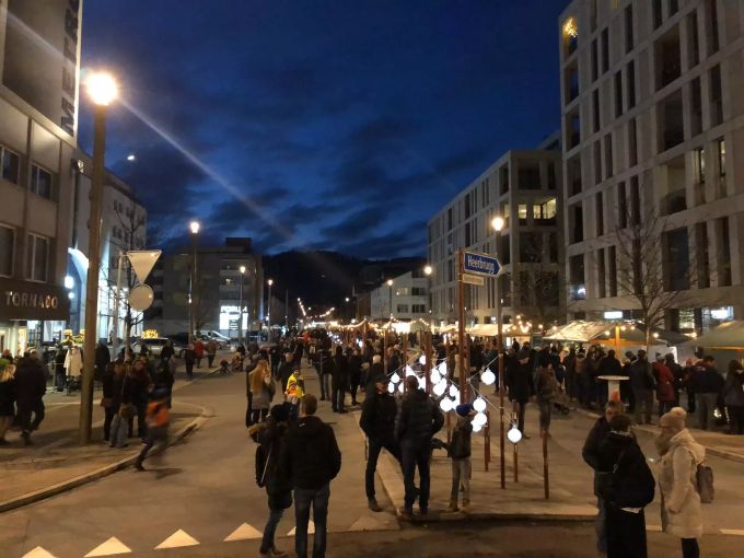 Die Bahnhofstrasse in Widnau vor der Erleuchtung. Handels- und Gewerbeverein Widnau
