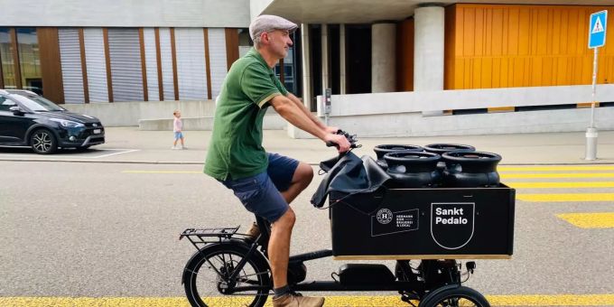 Unterwegs auf dem E-Cargobike Unterwegs auf dem E-Cargobike