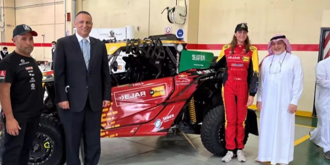 Daniela Akeel gibt ihre Teilnahme an der Rallye Dakar bekannt. rallye dakar