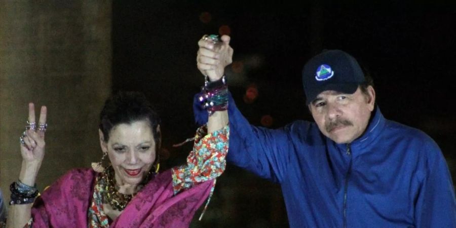 Daniel Ortega mit seiner Frau und Vizepräsidentin Rosario Murillo