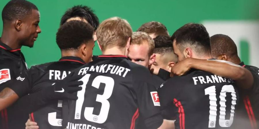 Negativserie gestoppt: Die Eintracht holte sich einen späten Sieg in Fürth. Foto: Daniel Karmann/dpa