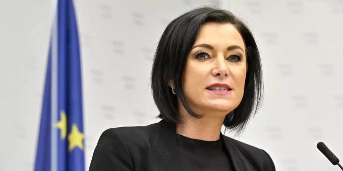 Elisabeth Köstinger kritisiert Herbert Kickl scharf. Elisabeth Köstinger