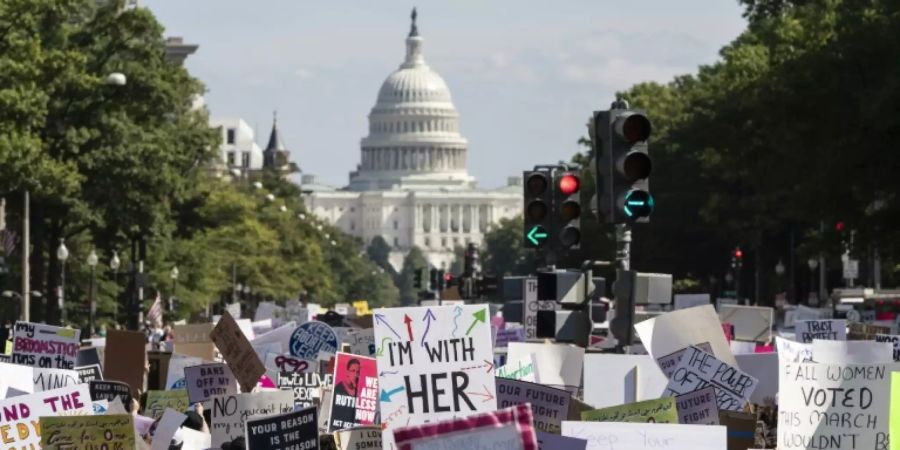 Aktivisten protestieren gegen das restriktive Gesetz