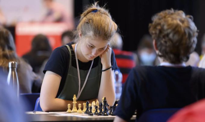 Frauen sind in der Männer-Domäne Schach noch immer klar in der Minderheit. Schach