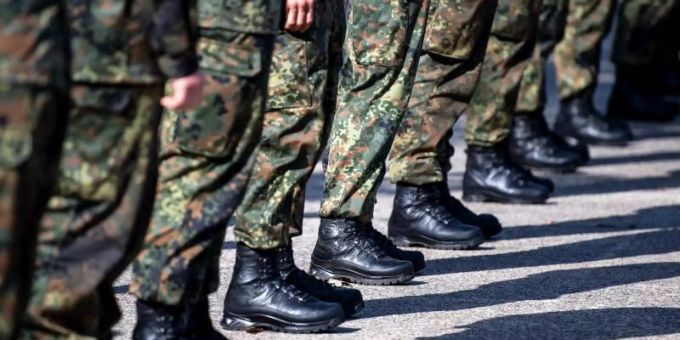 Soldaten der deutschen Bundeswehr müssen neu eine Impfung gegen Corona dulden. deutsche Bundeswehr impfung