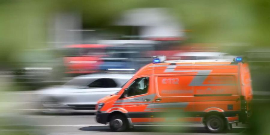 Der isländische Fussballprofi Emil Pálsson ist bei einem Zweitligaspiel in Norwegen kollabiert und ins Krankenhaus eingeliefert worden. Foto: Sebastian Gollnow/dpa