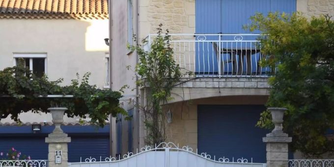 In der Wohnung in der Küstenstadt Agde fanden Beamte Kampfspuren und eine Leiche. Foto: Sylvain Thomas/AFP/dpa In der Wohnung in der Küstenstadt Agde fanden Beamte Kampfspuren und eine Leiche. Foto: Sylvain Thomas/AFP/dpa