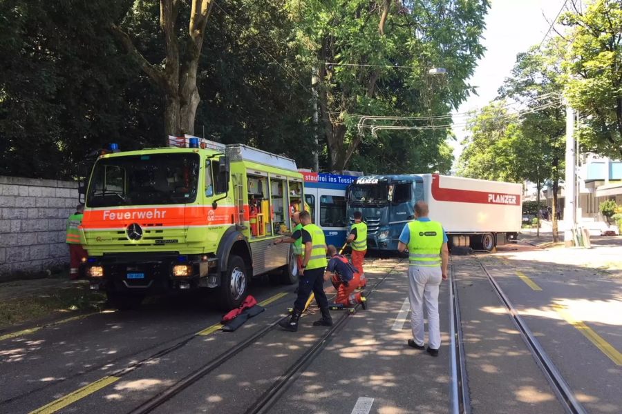 Feuerwehr und Ambulanz waren vor Ort.