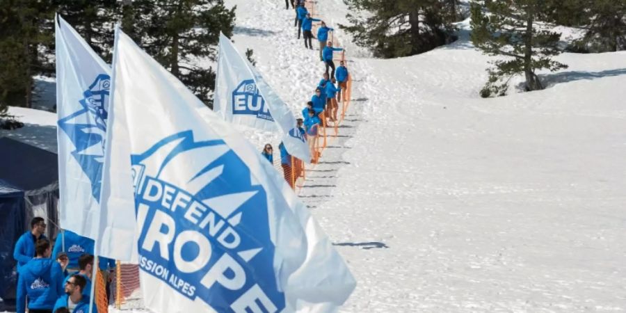 «Verteidigt Europa»: Die Aktion «geschlossene Grenze» im April 2018 in den Alpen