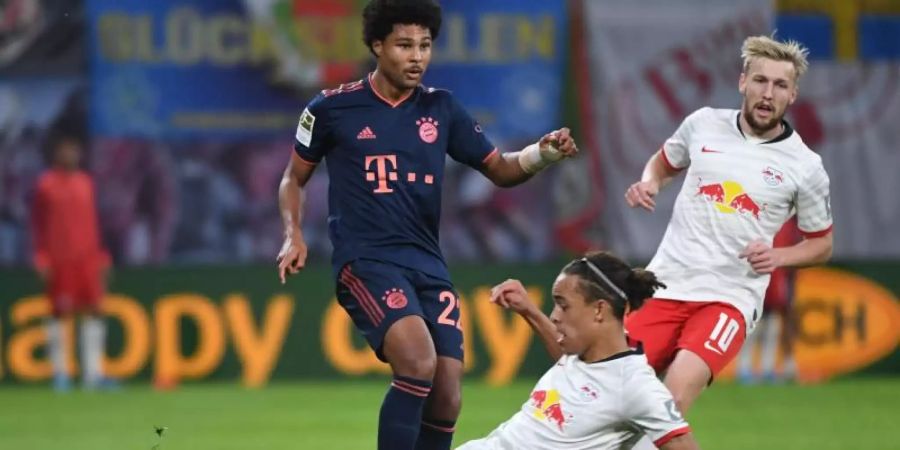 Serge Gnabry (l) wird beim FC Bayern München von Beginn an spielen. Foto: Hendrik Schmidt