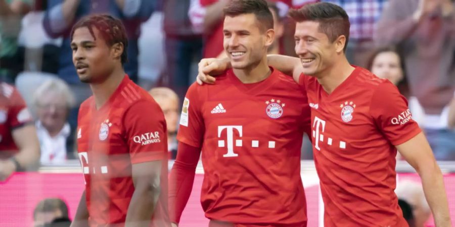 Die selbstverständliche Freude der Bayern (von rechts): Robert Lewandowski, Lucas Hernandez, Serge Gnabry