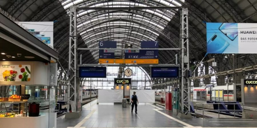 Die Bahnsteige 6 und 7 im Frankfurter Hauptbahnhof