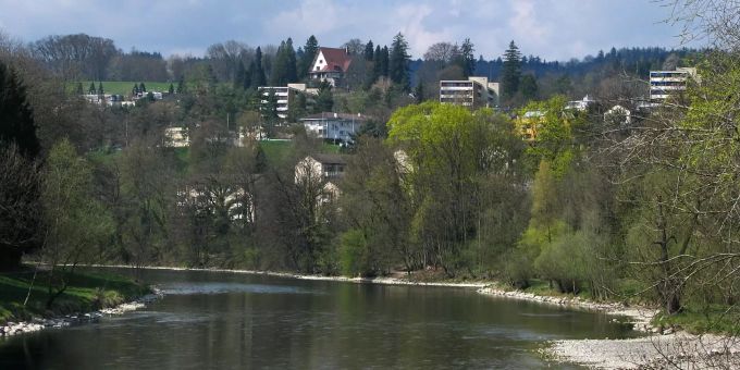 Oberengstringen: Hochwasser bei strahlendem Sonnenschein