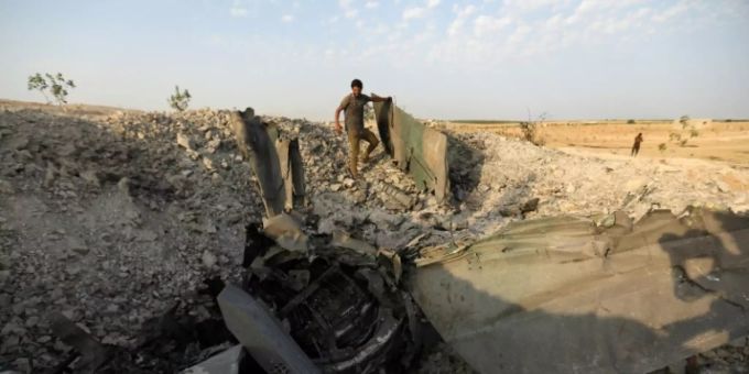 Überreste des abgeschossenen Kampfflugzeugs in Syrien. Syrien