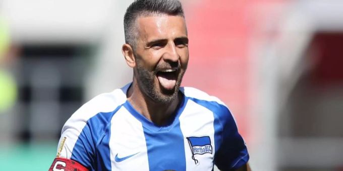 Bereits seit vielen Jahren in der Bundesliga aktiv: Ex-Hertha-Kapitän Vedad Ibisevic. Foto: Daniel Karmann Schalke