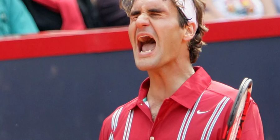 18. Die längste Siegesserie aller Zeiten auf Sand beendet (Hamburg 2007) – Als Roger Federer im Final von Hamburg 2007 auf Rafael Nadal traf, war er der grosse Aussenseiter. Der Spanier hatte zuvor in 81 Spielen auf der roten Asche nicht mehr verloren – eine unglaubliche Serie. Doch obwohl Federer den ersten Satz verlor, setzte er ihr ein Ende. Nach dem verlorenen ersten Durchgang war er plötzlich in der «Zone»: er verlor nur noch zwei Games und siegte mit 2:6, 6:2 und 6:0.