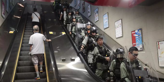 Polizisten in Hongkong während einem Einsatz. Hong Kong Protests