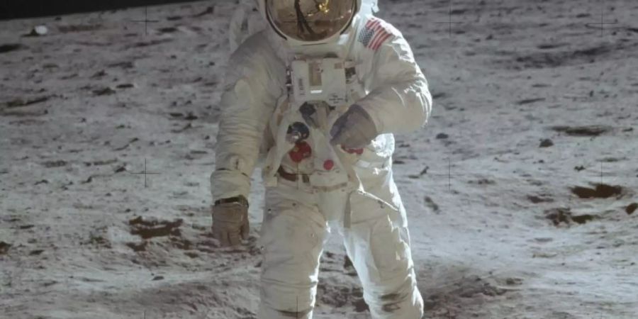 Der Astronaut Buzz Aldrin geht am 20. Juli 1969 auf der Mondoberfläche spazieren. Foto: Neil Armstrong/Nasa/AP
