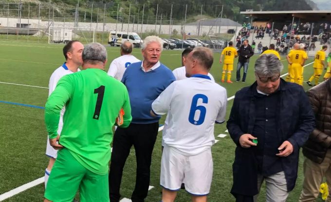 Mister-Cupfinal Kurt Grünig gibt letzt Anweisungen. FCZ