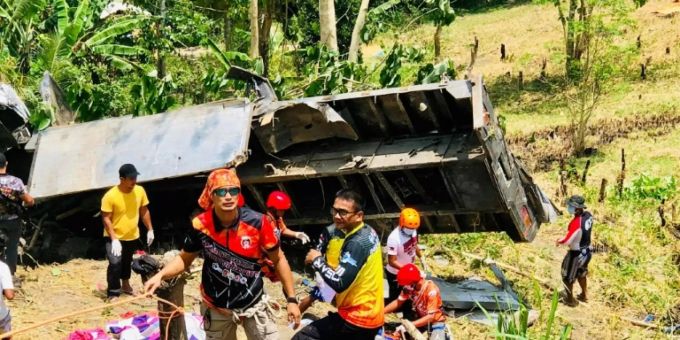 Manila - Mindestens 15 Tote bei Lkw-Unglück auf den Philippinen