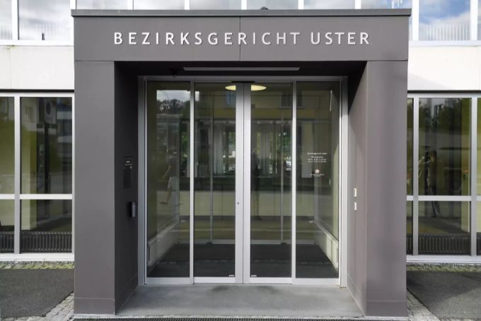 Im November 2018 verurteilte das Bezirksgericht in Uster den Mann zu 42 Monaten unbedingter Freiheitsstrafe. uster