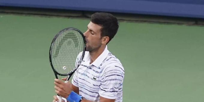 Kam ohne Probleme bei den US Open in Runde zwei: Novak Djokovic. Foto: John Minchillo/AP Kam ohne Probleme bei den US Open in Runde zwei: Novak Djokovic. Foto: John Minchillo/AP