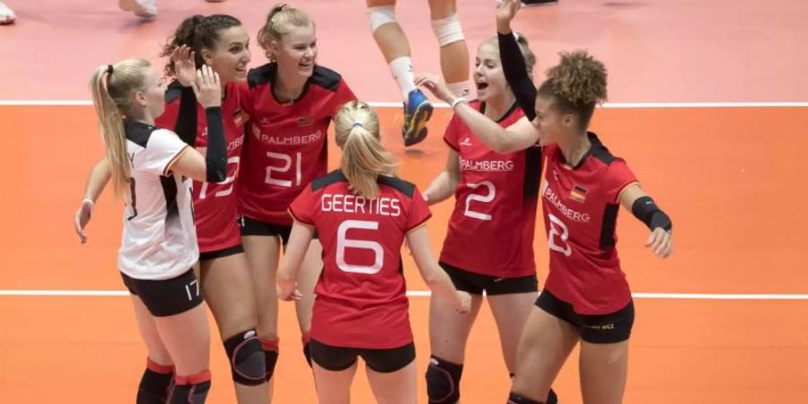 Haben gegen Russland bei der EM den dritten Vorrundensieg geholt: Die deutschen Volleyball-Frauen. Foto: Martin Baumann/TASR