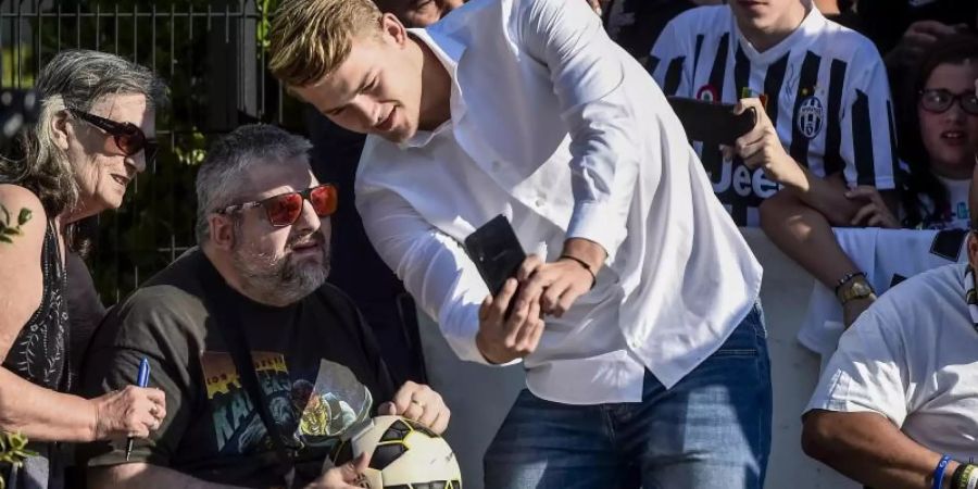 Buongiorno Turin: Matthijs de Ligt wird von Juve-Fans empfangen. Foto: Nicolò Campo/Lapresse.Nicol/Lapresse via ZUMA Press