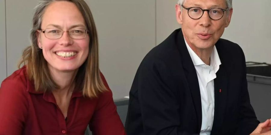 Die SPD-Landesvorsitzende Sascha Karolin Aulepp und Bremens Bürgermeister Carsten Sieling bei der Landesvorstandssitzung der Bremer Sozialdemokraten. Foto: Carmen Jaspersen