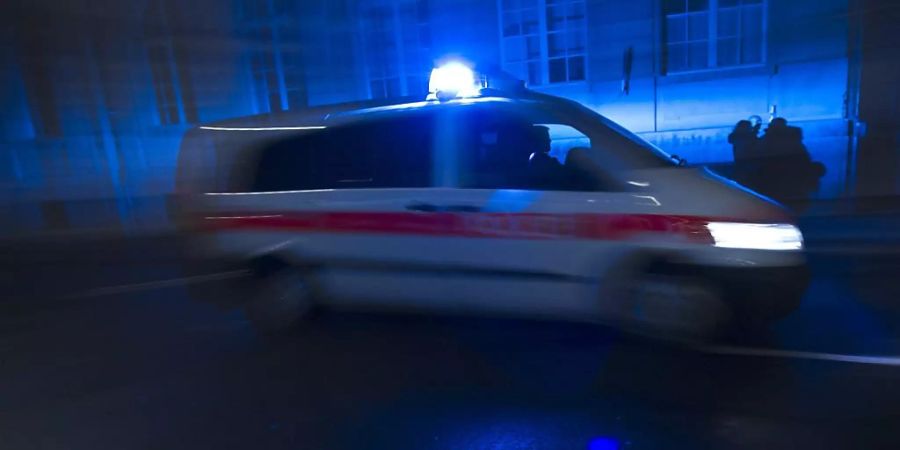 In Langenthal BE ist in der Nacht auf Samstag die Polizei gerufen worden, weil Autofahrer grossen Lärm verursachten. (Symbolbild)