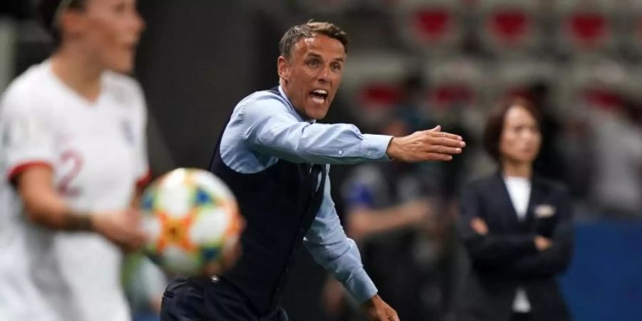 Trainer Phil Neville will mit den englischen Fussball-Frauen ins WM-Finale. Foto: John Walton/PA Wire