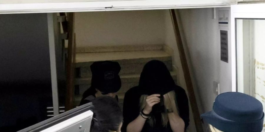 19-jährige Britin verlässt Gericht in Zypern