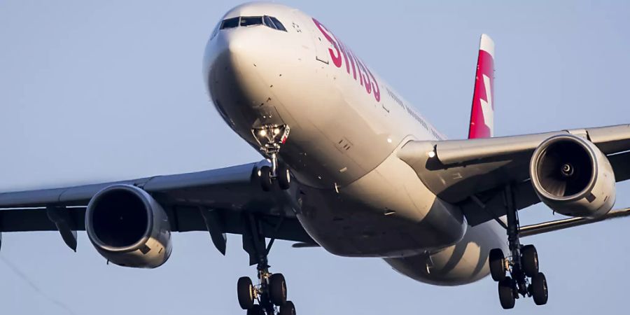 Fluggesellschaften sollen angeben müssen, wie viel CO2-Ausstoss ein Flug verursacht. Der Bundesrat will sie zu mehr Transparenz verpflichten (Symbolbild)