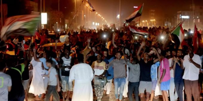 Tausende Sudanesen feiern in Khartum. Sudan