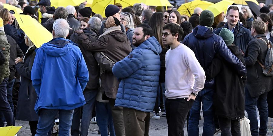 Nach dem Messerangriff auf einen orthodoxen Juden in Zürich fand am Sonntag eine Mahnwache statt. Am Montagmorgen war der Angriff Thema im Zürcher Kantonsrat. (Archivbild)