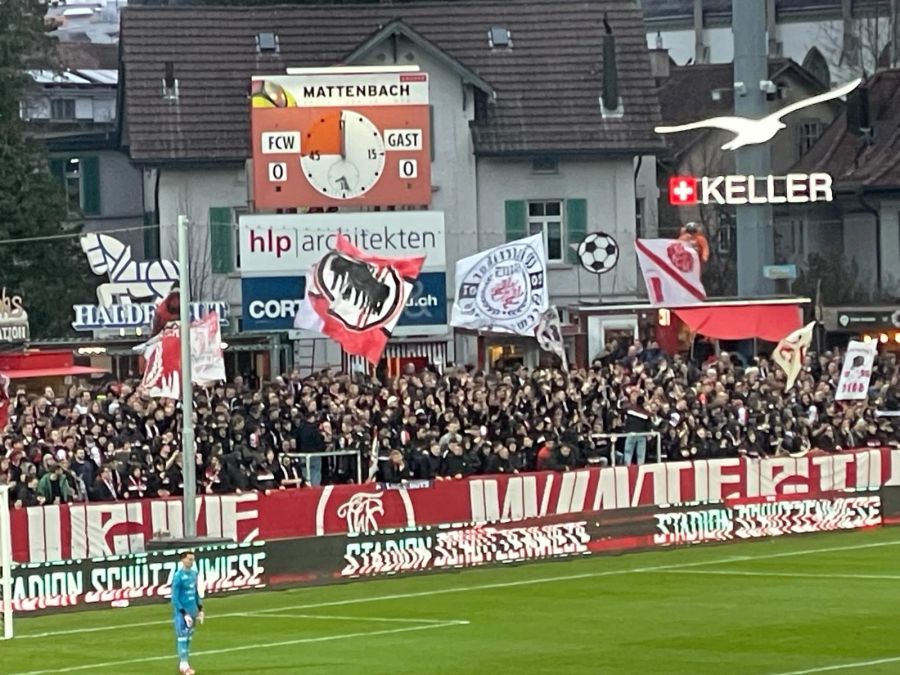 Die Fans der Winterthurer Bierkurve unterstützen ihr Team auf der Schützenwiese.