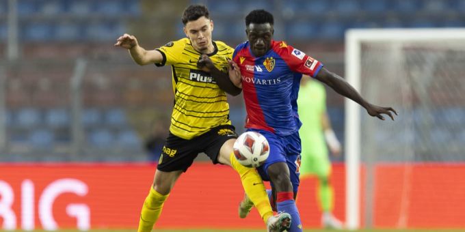 Emmanuel Essiam (rechts) hat bisher zehn Pflichtspiele für den FC Basel absolviert. FC Basel
