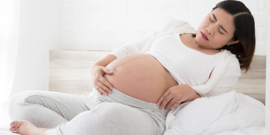 Ob Atemübungen während Wehen und Geburt oder andere Techniken: Hypnobirthing bietet verschiedene Ansätze.