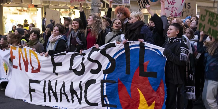 Demonstrierende während eines Klimastreiks in Bern im vergangenen März. (Archivbild)