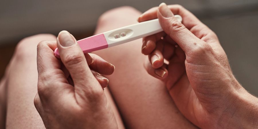 Berichte deuten auf eine überraschende Nebenwirkung hin: Es soll eine erhöhte Anzahl an Schwangerschaften unter den Anwenderinnen der Abnehmspritze geben. (Symbolbild)