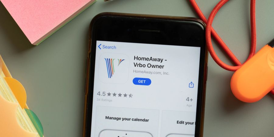 HomeAway Vrbo Owner MoApp Logo auf dem Telefonbildschirm in Grossaufnahme.