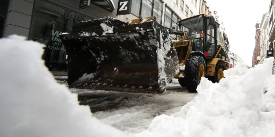 Schnee schaufeln